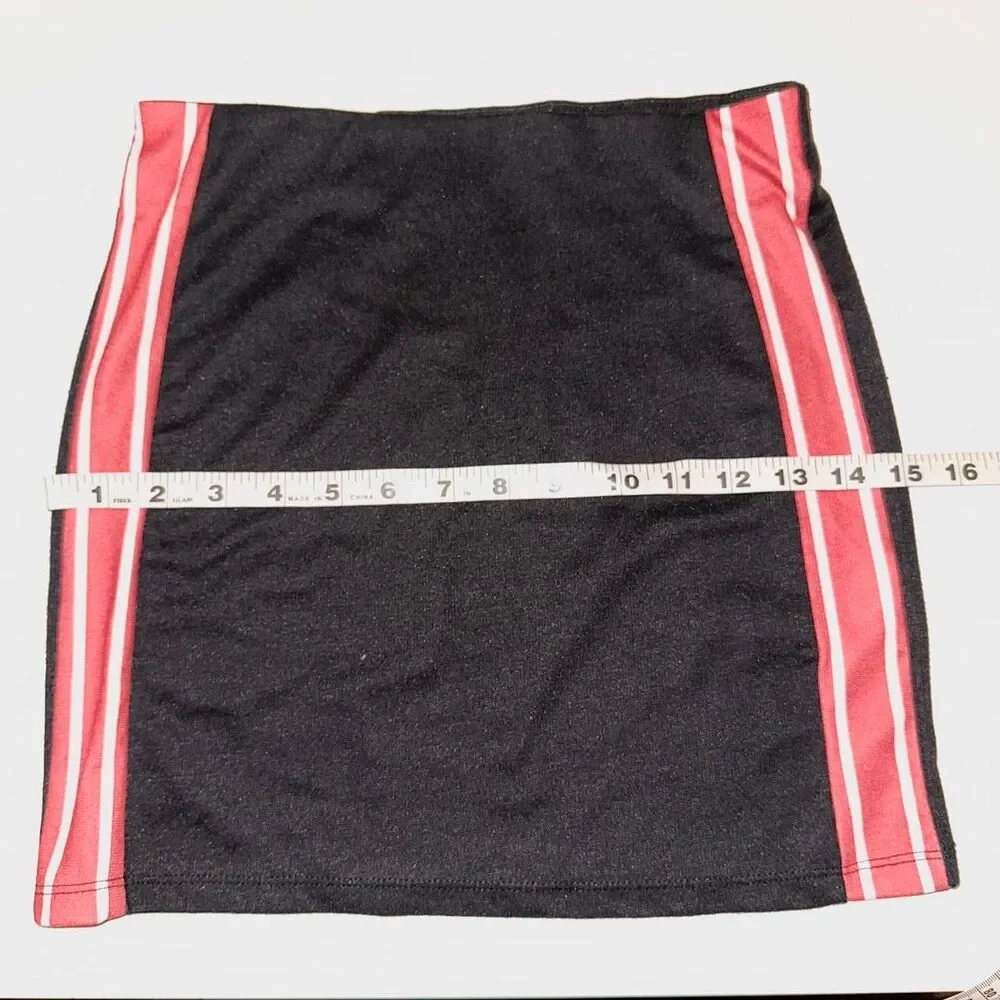 Pull-bear Women's Black and Red Crop-top